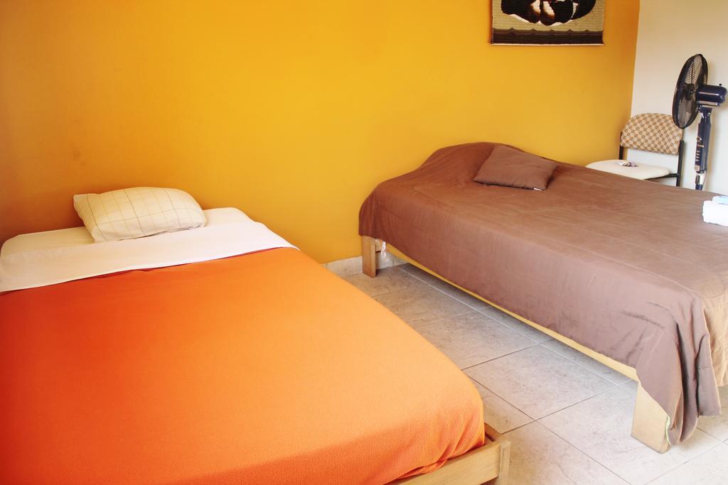 Casa Hualpa Hostel Lima Bagian luar foto